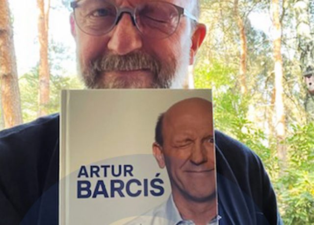 Artur Barciś ze swoją książką